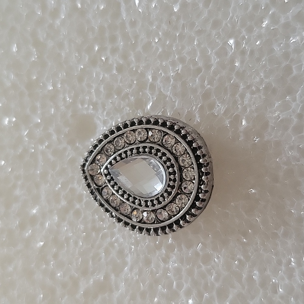 Teardrop Rhinestones Ginger Snap Button 18MM